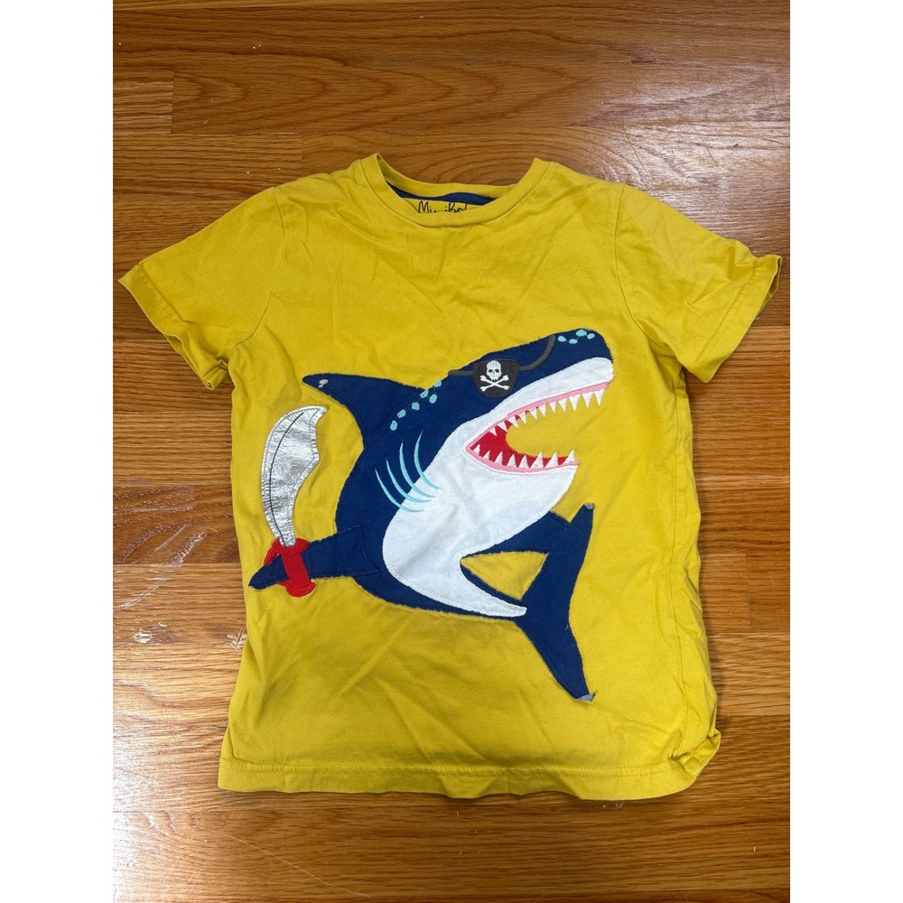 Mini Boden Boys Yellow Pirate Shark Graphic T-Shirt Short Sleeve Size 7-8Y 128cm